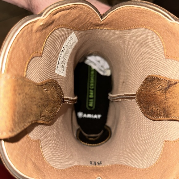 Women Ariat boots size 8B - Picture 6 of 9